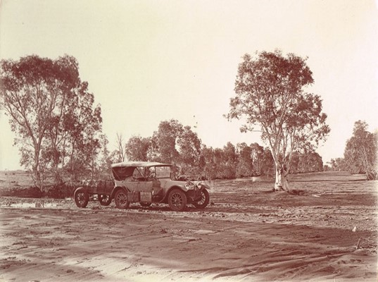 Cobb & Co - Mail run from Leonora to Wiluna.