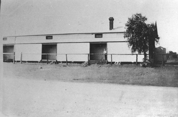 The Central School building was relocated to this site and alterations made to become the first Leonora State School.
